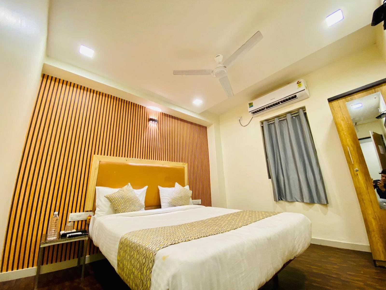 Hotel Alexa By Abc Ahmedabad Buitenkant foto