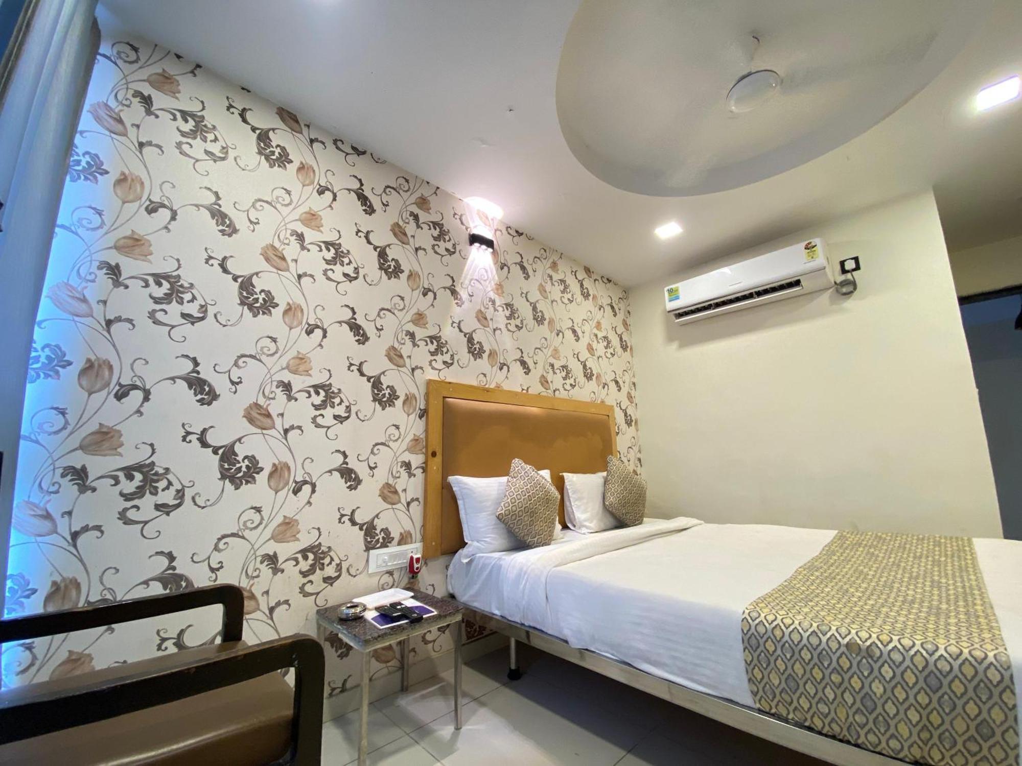 Hotel Alexa By Abc Ahmedabad Buitenkant foto